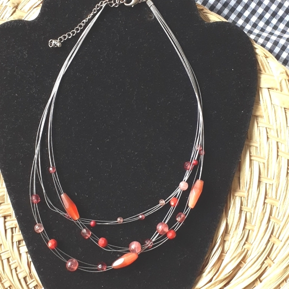 2 Necklaces - one with coral colored beads other in silver tone metal - Picture 3 of 4